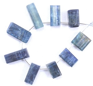 พลอยไคยาไนต์9ชิ้นสีฟ้าลูกปัดบริโอเลตทรงสี่เหลี่ยมผืนผ้าเรียบสำหรับทำเครื่องประดับขายส่ง - Product Image 1