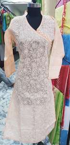 Kurti largo ligero con botón de perla de estilo de cuello lateral Chikankari y bordado de hilo para uso diario y uso en la oficina - Product Image 3