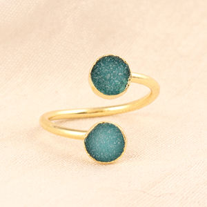 Vente en gros Bague double pierre naturelle ronde bleue sucre Druzy monocouche réglable en laiton doré galvanoplastie pour les mariages - Product Image 1