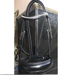 Bride de cheval en cuir indien de qualité supérieure Rembourrage souple et boucles en laiton avec bandeau en cristal Produit en cuir de qualité - Product Image 1