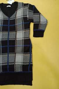 Lots de pulls en coton décontractés à manches longues et col en V pour femmes, de la marque Overrun Garments, en provenance du Bangladesh - Product Image 3