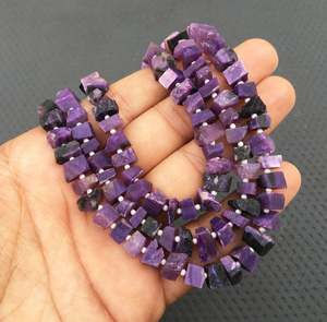 50 pièces de pierres précieuses naturelles de Charoite non traitées percées au centre de forme inégale fabrication de bijoux faits à la main en gros - Product Image 4