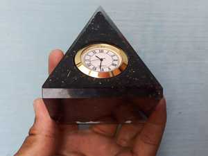 Tourmaline ชิปหินคริสตัลมาโลน,นาฬิกาตั้งโต๊ะทรงปิรามิดสีดำความรักธรรมชาติอัญมณีดิบขัดเงา1สี - Product Image 4