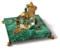 Support de stylo en malachite polie, artisanal et moderne, en pierre semi-précieuse naturelle, durable pour la maison, le salon ou la table.