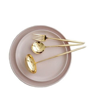 Tenedor de latón Cuchara Vajilla de comedor para el hogar Cuchara para servir Mango Cubiertos completos de oro Cubiertos para la venta Venta - Product Image 1