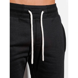 Short de survêtement noir de style décontracté pour hommes avec impression numérique à motif solide au prix de gros - Product Image 3