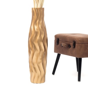 Vase de sol contemporain en bronze avec motif ondulé, fait main, idéal pour un cadeau de pendaison de crémaillère - Product Image 1