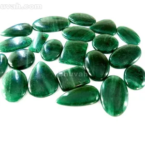 حجر كريم من الكابوشون الأخضر افينتورين