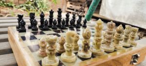 2021 Venta caliente mejor de juego clásico colección con piedra tablero de ajedrez con Deluxe de almacenamiento de ajedrez portátil juego para viajes - Product Image 6