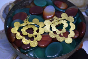 2024 exquisitos aros ovalados de uso diario hechos a mano, aretes de declaración de oro redondos de latón sin plomo, flores para damas de Arkansas - Product Image 4