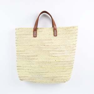 Bolso de Mano de Mujer en Forma de Barril con Diseño de Lazo en Cuero Genuino, con Asas de Cuero, Modelo SB133 de S N Handicraft - Product Image 1