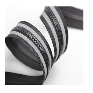 Rollo de cremallera de metal de latón de extremo abierto con bloqueo automático duradero, venta al por mayor, cremallera larga impermeable fácil de usar para camisas, almohadas, prendas - Product Image 1