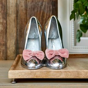 Sculpture de voiture en aluminium de luxe pour la décoration de bureau Statue de voiture en métal Offre Spéciale pour les salles d'exposition Objets de table polis argentés - Product Image 6