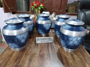 Urna Funeraria de Aluminio Color Azul Plateado, Estilo Americano, para Adultos, de Brassworld India Funeral Supplies - Product Image 2