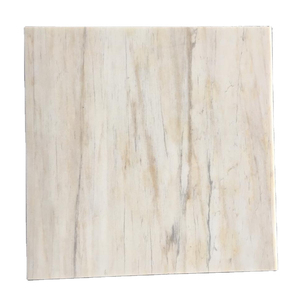 Forma de losa grande de mármol de calcita pulido con vena de madera blanca lechosa moderna con garantía de 5 años para uso en apartamentos y construcción - Product Image 1