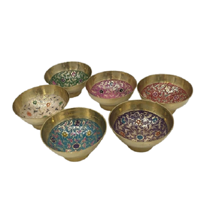 Juego de seis cuencos decorativos para servir para uso doméstico y hotelero, cuencos de latón multicolor para servir comida en la India - Product Image 1