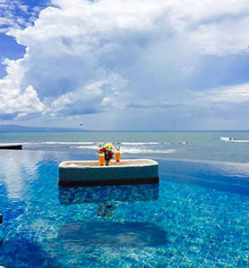 Plateau de service de bar, de piscine flottante en rotin antique - Product Image 5