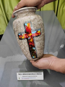 Blanco pintado a mano Cementerio Cruz Urna humana Brassworld India's Premium Funeral Supplies - Product Image 3