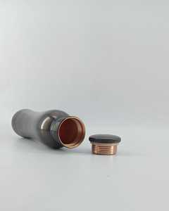 Bouteille d'eau de luxe en cuivre pur de haute qualité, différents styles, emballage haut de gamme, verres en plastique de meilleure qualité - Product Image 3