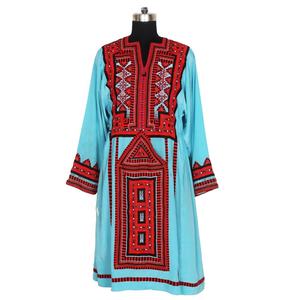 Kutchi Vintage fait à la main Balochi BDR079 Vintage bohème du fournisseur indien Vintage fait à la main broderie bohème Banjara robe - Product Image 1