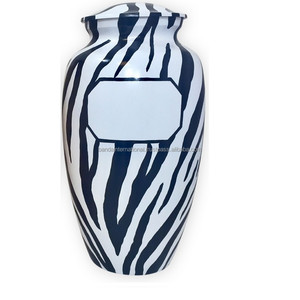 Ensemble d'urnes de crémation en laiton de vente chaude accessoires funéraires en gros ensemble d'urnes en métal pour les cendres humaines fabriquées en Inde - Product Image 5