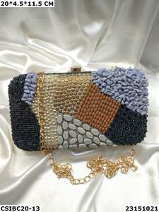 Elegante bolso de noche de seda de diseñador para ocasiones nupciales o especiales Lujoso bolso de mano - Product Image 4