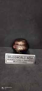 URNA FUNERARIA PARA MASCOTAS GOLDEN ODYSSEY con DOS PATAS BRILLANTES, ESTILO INDIANO-AMERICANO DE BRASSWORLD INDIA, MODELO BWI-786-221 - Product Image 3