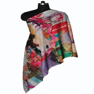 印度用丝绸材料制成的印花围巾，价格便宜，质量上乘。