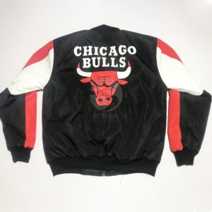 เสื้อแจ็คเก็ตบอมเบอร์ผู้ชายแบบกันน้ำ กันลม เป็นมิตรกับสิ่งแวดล้อม น้ำหนักเบา สไตล์สตรีทแวร์ ผลิตจากโพลีเอสเตอร์ 100% มีหลายสีให้เลือก - Product Image 4