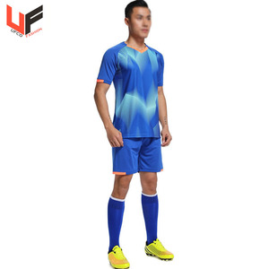 Juego de uniformes de fútbol impresos por sublimación personalizada de alta calidad para adultos y niños Mostrar el nombre del equipo Diferentes opciones de estilos - Product Image 4