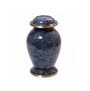Meilleures ventes : Urne funéraire en laiton de style américain, artisanale, de haute qualité, prête à l'expédition, Élégance Métallique, pour cendres humaines - Product Image 5