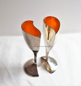 Deux gobelets vintage de luxe, design en forme de cœur - Product Image 3