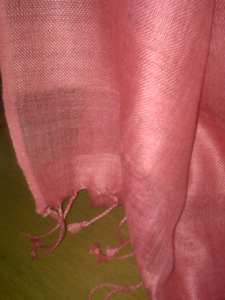 Bufanda Ligera y Moderna de Viscosa con Tacto Suave y Liso, Multifuncional, de Longitud Media en Colores Sólidos para la Temporada de Otoño - Product Image 4