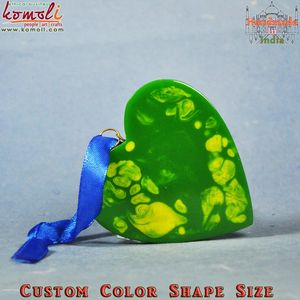 Adornos de Navidad de resina acrílica de cristal hechos a mano, adornos verdes en forma de corazón para Navidad - Product Image 2