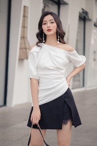 Última Casual fuera del hombro verano urdimbre blusa mujeres sin tirantes Slash cuello volante botón adelgazamiento camisas hechas en Vietnam - Product Image 3