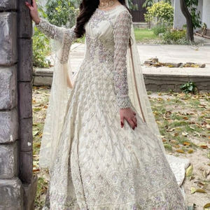 Vestido de Novia Premium con Adornos Zardozi |   Vestido de Novia Indio/Pakistaní Largo Hasta el Suelo - Product Image 1