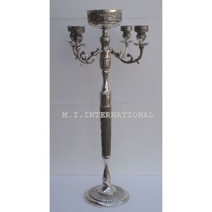 เชิงเทียนโลหะแบบเสาสำหรับโต๊ะอาหารค่ำงานทำด้วยมือดีไซน์ทันสมัย - Product Image 1