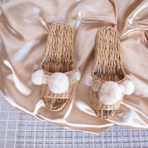 รองเท้าแตะสานปอมปอมสไตล์โบฮีเมียน แฮนด์เมด สร้างความสุข - Product Image 1