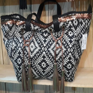 Sac à bandoulière élégant en coton brodé ethnique, artisanat traditionnel Banjara, haute couture, grande taille, longue poignée, pour femmes modernes - Product Image 1