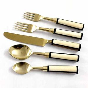 ชุดเครื่องใช้บนโต๊ะอาหารที่มีด้ามจับปลายสับปะรดทำจากสเตนเลสสตีลเคลือบทองดีไซน์ไม่เหมือนใคร - Product Image 6