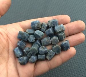 Saphir bleu naturel non traité pierre précieuse brute de qualité supérieure fabrication de bijoux en pierre tendance faits à la main - Product Image 2