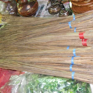 Escoba de palo - Product Image 1