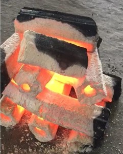 Briquette de charbon actif BBQ sans fumée longue durée en forme de noir à motif forfaitaire du Vietnam - Product Image 2