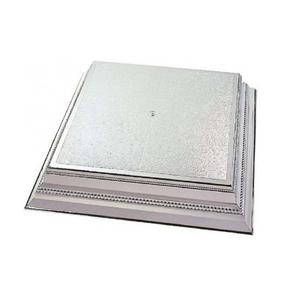 Support à gâteau multifonctionnel en métal de forme carrée pour les fêtes d'anniversaire et les décorations de table. - Product Image 1