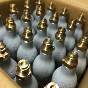 Cilindro de CO2 de Aluminio de Grado Alimenticio de 0.6L con Válvula de Alta Presión, Certificado TPED para Máquina de Refrescos - Product Image 6