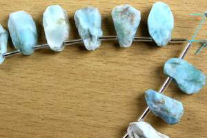 อัญมณี Larimar ธรรมชาติ21ชิ้น,รูปร่างไม่สม่ำเสมอไม่ผ่านการดูแลด้านบนเจาะเครื่องประดับทำขายส่ง - Product Image 2