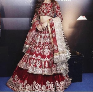 Robe de mariée indienne pakistanaise en soie brodée lourde Lehenga Choli avec dupatta, collection 2025, couleur bordeaux ATIYA LIBAS - Product Image 1