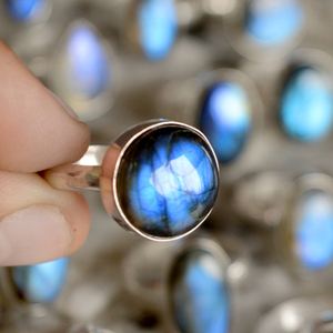 Bague en labradorite naturelle en gros, plaquée argent 925, acier inoxydable, design moderne de couronne, bague certifiée par un tiers - Product Image 3