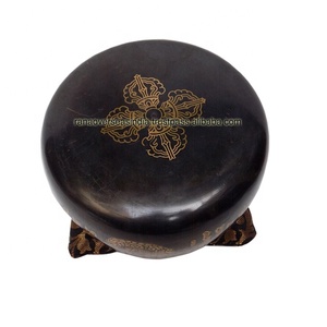 Gran oferta 2024, cuenco para cantar de latón Tibetano para Yoga curativo de Chakra, técnica de fundición de tema budista, cojín de palo de madera de Color negro - Product Image 4