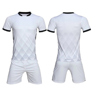 Uniformes de fútbol personalizados de alta calidad para adultos, kit de equipo de poliéster verde con estilo duradero con impresión de nombre, nuevos conjuntos de tendencia - Product Image 1